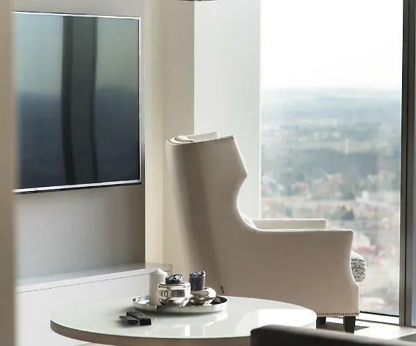 Vantage Point Sky Tower דירה